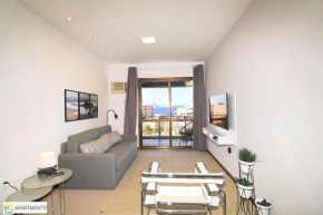 Incrível sala e quarto com varanda em Ipanema